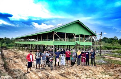 Ketua Komisi III DPRD Paser, Edwin Santoso, melaksanakan reses di kandang ayam broiler milik kelompok Tani Suryani Abadi, Kecamatan Tanah Grogot. (TBS)