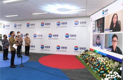 Presiden Jokowi ketika berbincang dengan para talenta digital Indonesia yang sedang berkarier di luar negeri, Selasa (1/3). (Biro Setpres)