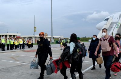 Beberapa WNI dari Ukraina tiba di Bandara Soekarno Hatta, Kamis, 3 Maret 2022. (Kementerian Luar Negeri Indonesia)