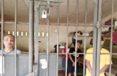 Kondisi puluhan laki-laki yang ditemukan di dalam kerangkeng di belakang rumah Bupati Langkat Terbit Rencana Perangin Angin pada 24 Januari 2022 lalu. (Courtesy: Migrant Care)