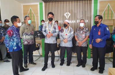 Bupati Banjar H. Saidi Mansyur didampingi wakilnya Habib Idrus Al-Habsyie resmikan Plaza Pelayanan Publik. (Ist)