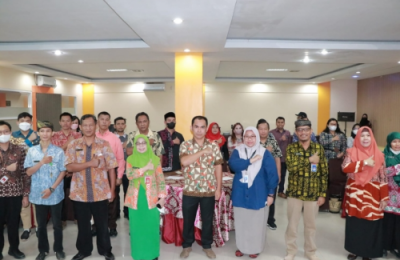 KALTARA DIHATI: Asisten Bidang Perekonomian dan Pembangunan Setprov Kaltara, Dr Bustan membuka kegiatan Penyusunan Pengolahan Analisis, Penyajian Data Gender dan Anak dalam Kelembagaan Data tingkat Provinsi di Hotel Pangeran Khar, Kamis (9/6). (Ist)