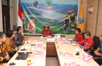 OMBUDSMAN RI: Gubernur Kaltara, Drs H Zainal A Paliwang SH, M.Hum menerima kunjungan monitoring Ombudsman RI di Ruang Rapat Gubernur, Kamis (9/6). (Ist)