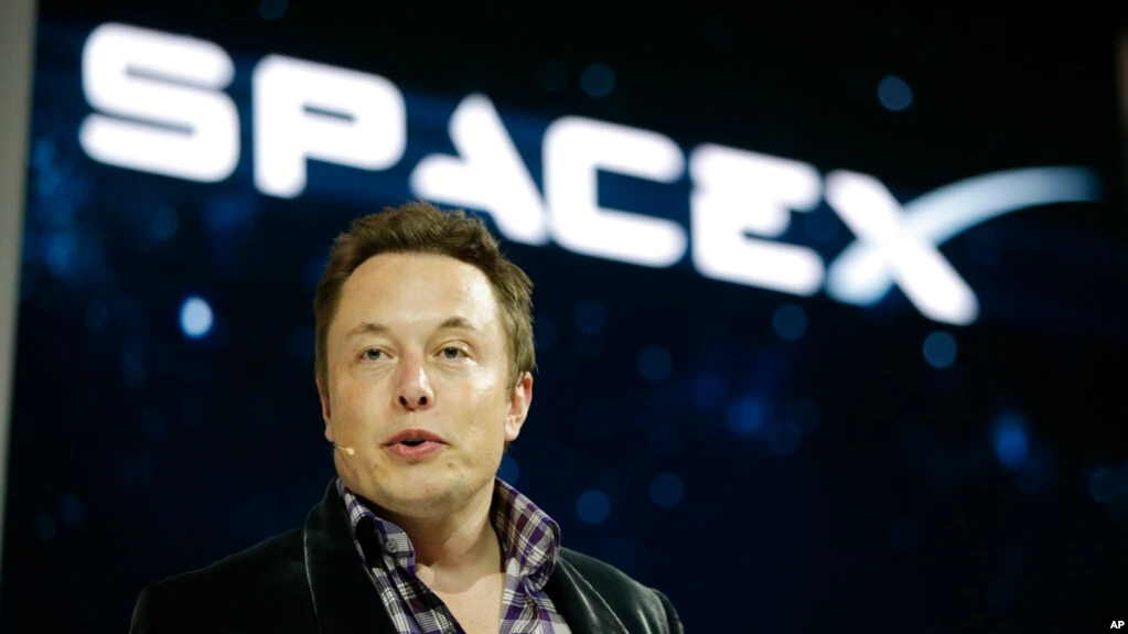 Gedung Putih sedang mengadakan pembicaraan dengan miliarder Elon Musk mengenai pengadaan satelit layanan internet SpaceX di Iran. (Foto: AP)