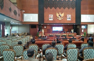 Rapat Paripurna DPRD Kabupaten PPU. (ESY)