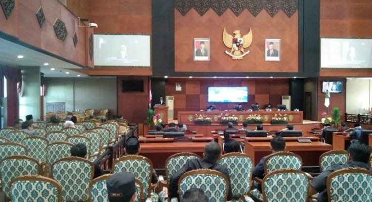 Rapat Paripurna DPRD Kabupaten PPU. (ESY)
