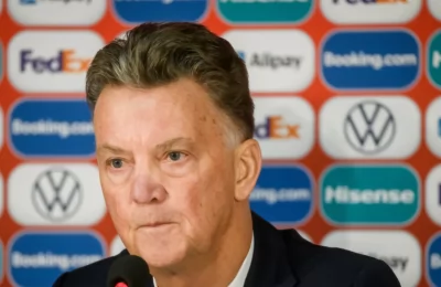 Pelatih Belanda Louis van Gaal dalam konferensi pers setelah pertandingan sepak bola Grup G kualifikasi Piala Dunia FIFA Qatar 2022 antara Latvia dan Belanda, di Riga, Latvia, 9 Oktober 2021. (Gints Ivuskans / AFP)
