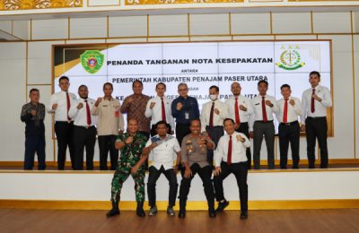 Jajaran Pemkab PPU usai melakukan MoU dengan Kejari PPU yang dihadiri Forkominda Kabupaten PPU. (Ist)