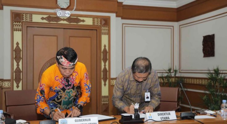 Gubernur Kaltara Drs H Zainal A Paliwang S.H., M.Hum dan Direktur Utama PT BPD Kaltim Kaltara, Muhammad Yamin. (Ist)