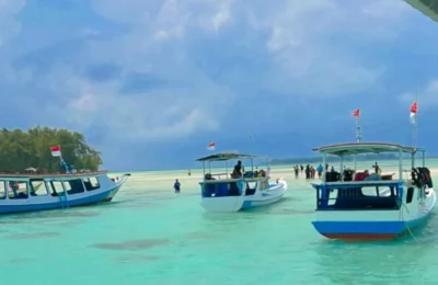 Pemandangan wisata laut Karimun Jawa (Twitter/@CESArosendi)