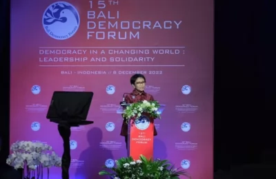 Menlu RI Retno Marsudi memberikan sambutan dalam Konferensi Internasional tentang Pendidikan untuk Perempuan Afghanistan, 8 Desember 2022. (Twitter/@Menlu_RI)