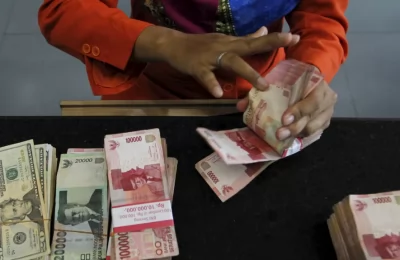 Ilustrasi - Rupiah telah melemah lebih dari delapan persen tahun ini, menguat 1,3 persen dan menikmati nilai tukar terbaiknya dalam periode hampir tiga pekan ini.