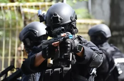 Polisi antiteror dalam latihan kontraterorisme di pelabuhan Benoa, Bali, 8 Maret 2018 (Foto: AFP)