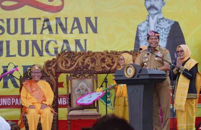 Gubernur Kaltara, Drs H Zainal A. Paliwang, SH, M.Hum menghadiri Festival Kesultanan Bulungan. (Ist)