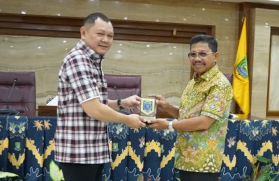 Bupati Paser Fahmi Fadli diterima Wakil Walikota Tangerang Sachrudin. (Ist)