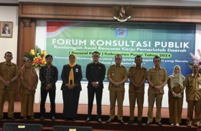Ketua DPRD Kabupaten Paser Hendra Wahyudi (Tengah). (Ist)