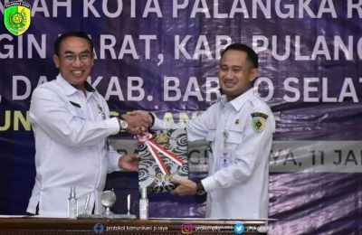 Wali Kota Palangka Raya, Fairid Naparin (Kanan). (Ist)