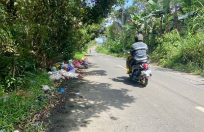 Sampah dibiarkan begitu saja. (Ist)