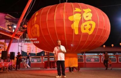 Bupati Kubu Raya Muda Mahendrawan meresmikan lampion terbesar se-Indonesia. (Ist)