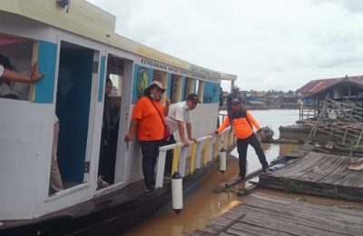 Kapal yang digunakan untuk memantau warga. (Ist)