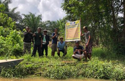 Lurah Petung Achmad Fitriady bersama kelompok perikanan. (Ist)