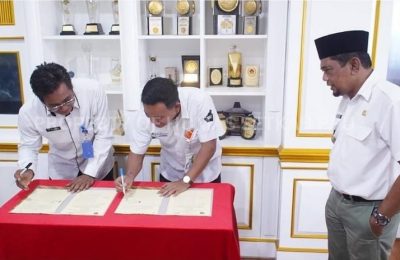Bupati PPU Hamdam Pongrewa menyaksikan penandatangan bersama BPJS Ketenagakerjaan Jalin MoU dan PKS Pekerja Rentan. (Ist)