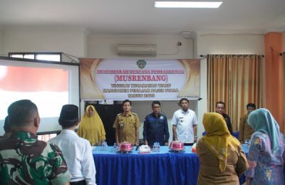 Bupati PPU, Hamdam Pongrewa saat menghadiri Musrembang Kecamatan Waru. (Ist)
