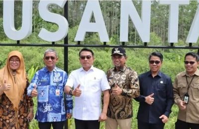 Bupati PPU, Hamdam Pongrewa mendampingi Kepala Kantor Staf Presiden Moeldoko. (Ist)