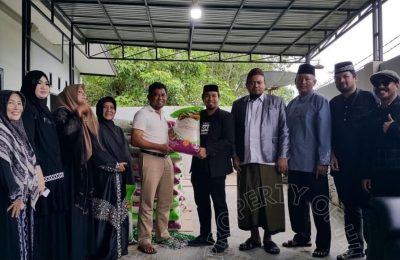 Bupati PPU, Hamdam Pongrewa bersama zwak Paskas PPU. (Ist)