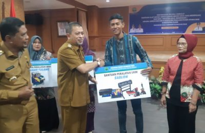 Pemberian bantuan dari Pemprov Kaltim. (NBP)