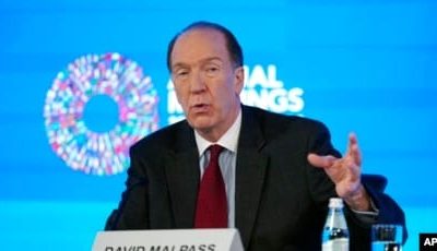 Presiden Bank Dunia David Malpass berbicara dalam sebuah konferensi pers di Washington, pada 13 Oktober 2022. (Foto: AP/Patrick Semansky)