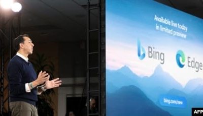 Yusuf Mehdi, Wakil Presiden Microsoft Corporate, memaparkan mesin pencari berbasis kecerdasan artifisial, Microsoft Bing, di Redmond, Washington, 7 Februari 2023. (Foto: Jason Redmond / AFP)
