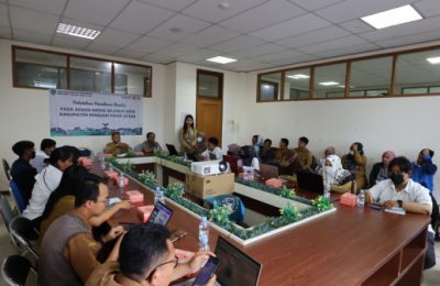 Perwakilan DP3AP2KB PPU mengikuti pelatihan menulis berita. (Ist)