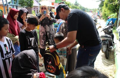 Pelajar Banjarbaru Dapat Peralatan Belajar. (Ist)