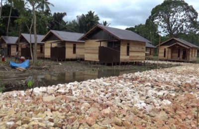 Pembangunan rumah bagi warga korban bencana banjir dan longsor di Ujung Murung Tanjung. (Ist)