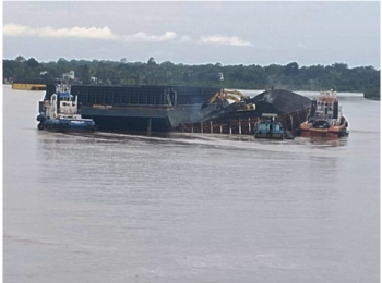 Kapal tunda atau tugboat (TB) Andalas 8 dan tongkang BG Andalas Express 8 kandas. (Ist)