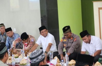 Bupati PPU, Hamdam menghadiri peringatan Isra Mi'raj. (Ist)