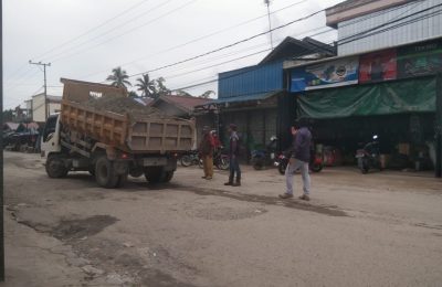 Jalan yang mengalami kerusakan di Kelurahan Petung. (Ist)