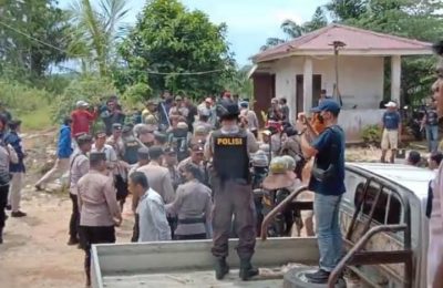 Aksi menutup akses masuk PT Kebun Mandiri Sejahtera (KMS). (Ist)