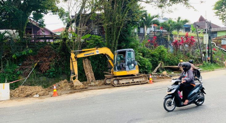 Pengerjaan Pemasangan Jargas di kawasan KM 1. (Ist)