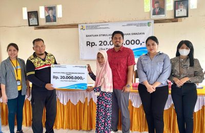 Warga penerima bantuan bedah rumah. (Ist)