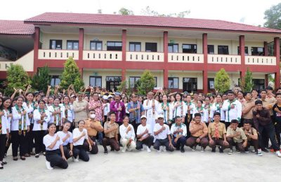 Gubernur Zainal A. Paliwang melakukan silaturahmi guru dan siswa. (Ist)