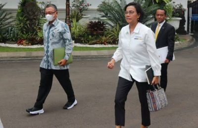 Menteri ESDM Arifin Tasrif (kiri), bersama dengan Menteri Keuangan Sri Mulyani dan Menteri Investasi Bahlil Lahadalia. (Ist)