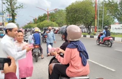 PWI Kalteng Berbagi Takjil. (Ist)