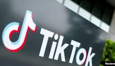 FILE: Logo TikTok di luar kantor pusat perusahaan AS di Culver City, California, AS, 15 September 2020. (REUTERS/Mike Blake)