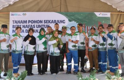 Penanaman mangrove sebanyak 1.000 bibit mangrove di kawasan Pantai Gelora Desa Api-Api, Kecamatan Waru, Kabupaten PPU. (Ist)