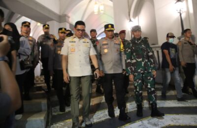 Instansi terkait melakukan pemantauan gereja. (Ist)