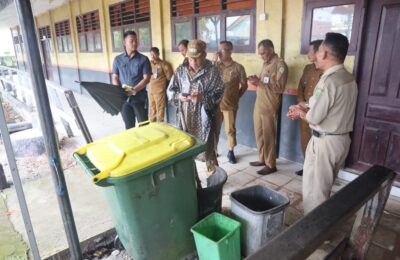 Makmur Marbun Tinjau Sekolah Dasar. (Ist)