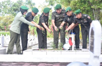Ziarah di Taman Makam Pahlawan Dharma Agung Balikpapan. (Ist)