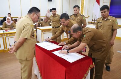 Penandatanganan perjanjian kinerja pimpinan perangkat daerah di lingkungan Pemkab PPU. (Ist)